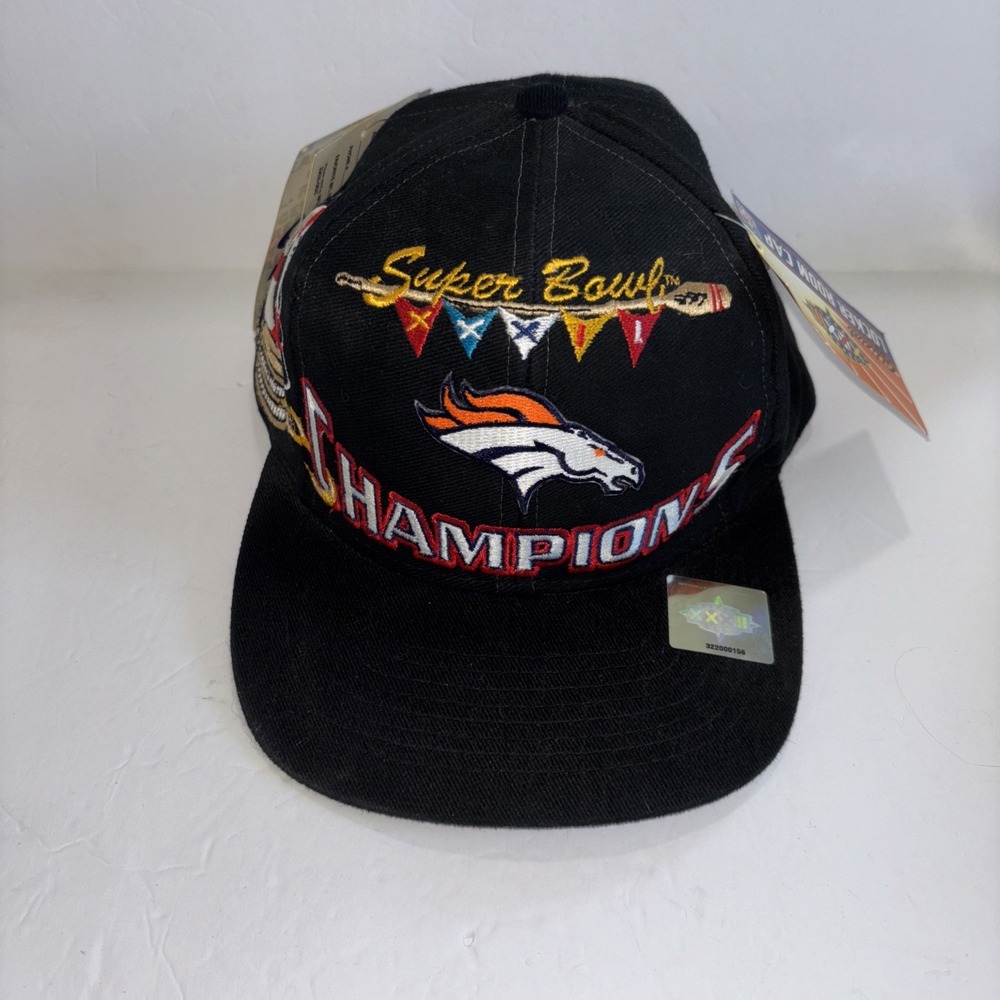 Denver Broncos Super Bowl XXXII Logo Athletic Snapback Locker Room Hat Damaged
